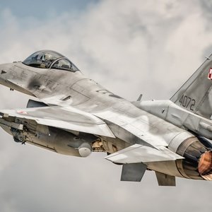 f-16c in the sky - picture 1