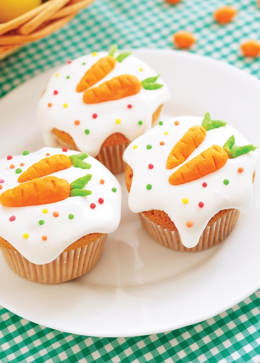 cupcakes with candy carrots - picture 1