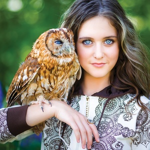 girl with owl - picture 1